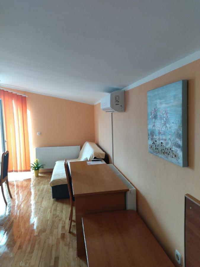 Apartments Veni Up Starigrad Paklenica Exterior foto